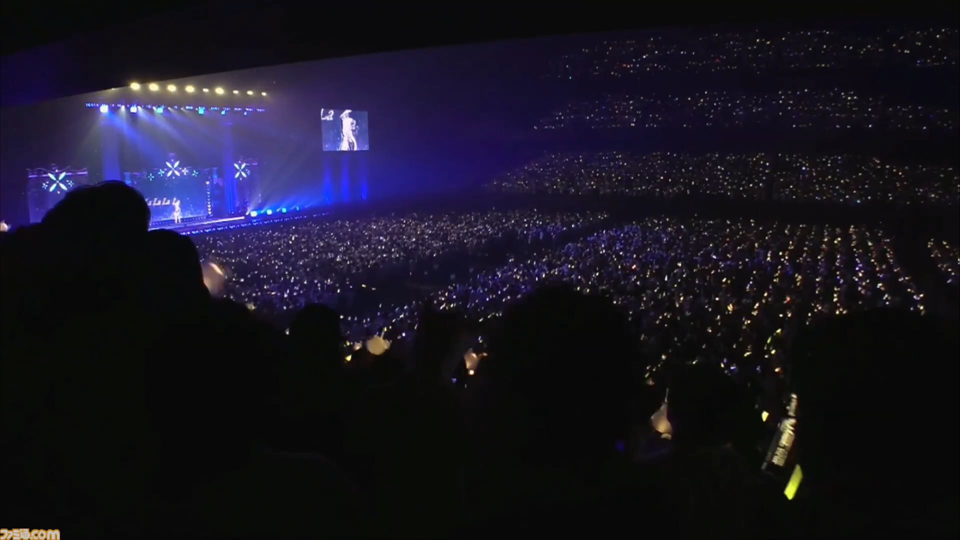 白上フブキ、フブキングダムの王によるソロライブは愛と笑顔の星座で溢れる。ファンと仲間を大切に想う“一番星”は世界一の輝きを魅せた。フブキ「Best wishes, “すこん部”！」