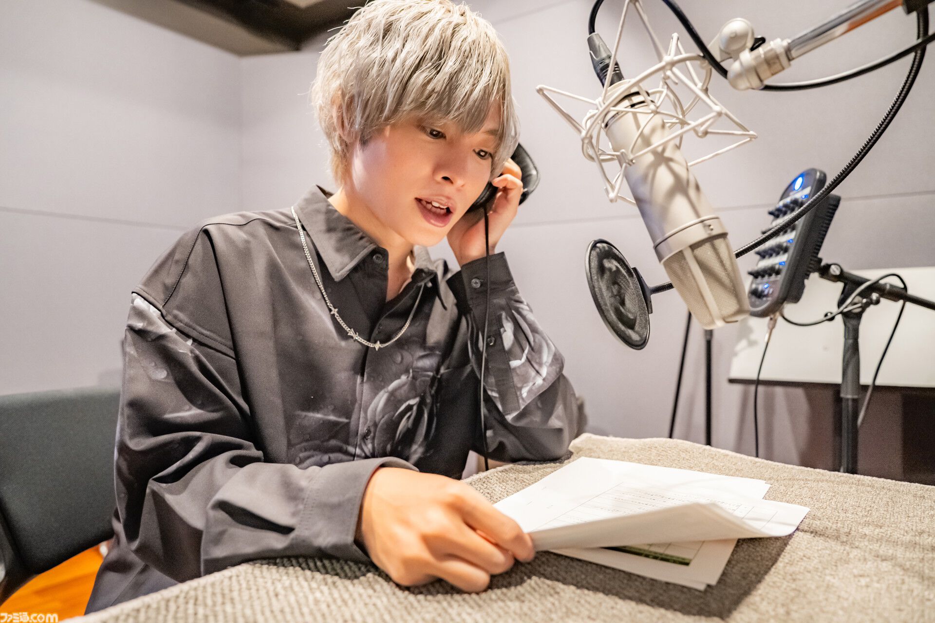 【高価値】 都市伝説解体センター』声優・岡本信彦さんが廻屋渉役を演じる謎 ピンズ・ピンバッジ・缶バッジ