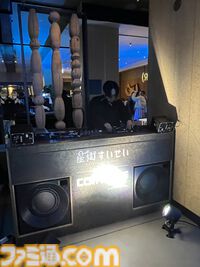 星街すいせい×CONVERSEコラボシューズが2月22日9時より発売。記念パーティーではTAKU INOUEによるDJパフォーマンスで『ビビデバ』『Stella Stella』を披露して大興奮！