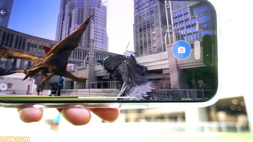 東京都庁に『モンスターハンターワイルズ』2大モンスターが襲来！ “鎖刃竜”アルシュベルドと“煌雷竜”レ・ダウの激闘をARで没入体験