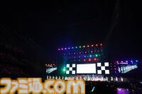 『シャニアニ』2nd seasonライブ“Over the prism”1日目リポート。劇中のハロウィンライブを再現したステージに懐かしの楽曲など、バラエティーに富むハッピーなステージに