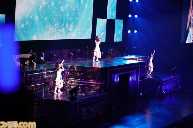『シャニアニ』2nd seasonライブ“Over the prism”1日目リポート。劇中のハロウィンライブを再現したステージに懐かしの楽曲など、バラエティーに富むハッピーなステージに
