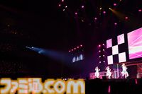 『シャニアニ』2nd seasonライブ“Over the prism”1日目リポート。劇中のハロウィンライブを再現したステージに懐かしの楽曲など、バラエティーに富むハッピーなステージに