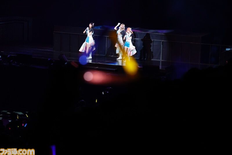 『シャニアニ』2nd seasonライブ“Over the prism”1日目リポート。劇中のハロウィンライブを再現したステージに懐かしの楽曲など、バラエティーに富むハッピーなステージに