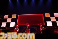 『シャニアニ』2nd seasonライブ“Over the prism”1日目リポート。劇中のハロウィンライブを再現したステージに懐かしの楽曲など、バラエティーに富むハッピーなステージに