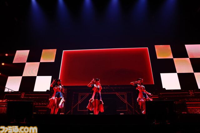 『シャニアニ』2nd seasonライブ“Over the prism”1日目リポート。劇中のハロウィンライブを再現したステージに懐かしの楽曲など、バラエティーに富むハッピーなステージに