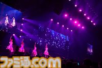 『シャニアニ』2nd seasonライブ“Over the prism”1日目リポート。劇中のハロウィンライブを再現したステージに懐かしの楽曲など、バラエティーに富むハッピーなステージに