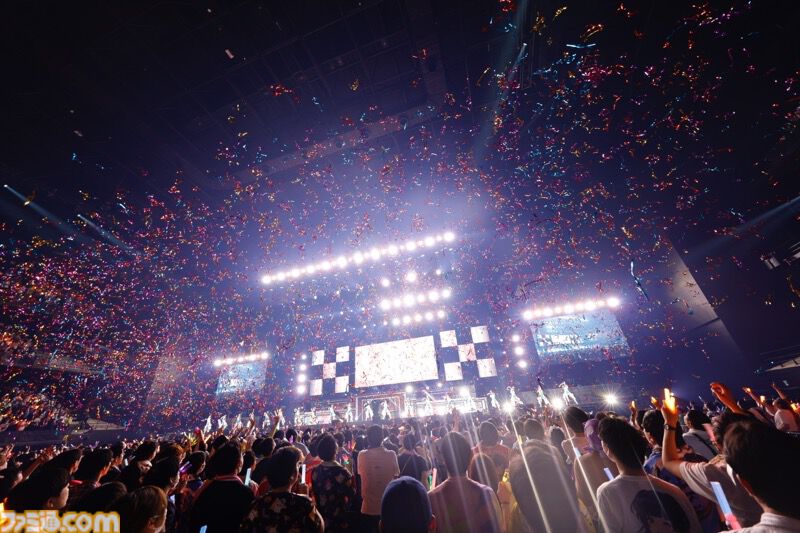 『シャニアニ』2nd seasonライブ“Over the prism”1日目リポート。劇中のハロウィンライブを再現したステージに懐かしの楽曲など、バラエティーに富むハッピーなステージに
