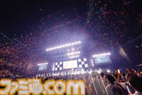 『シャニアニ』2nd seasonライブ“Over the prism”1日目リポート。劇中のハロウィンライブを再現したステージに懐かしの楽曲など、バラエティーに富むハッピーなステージに