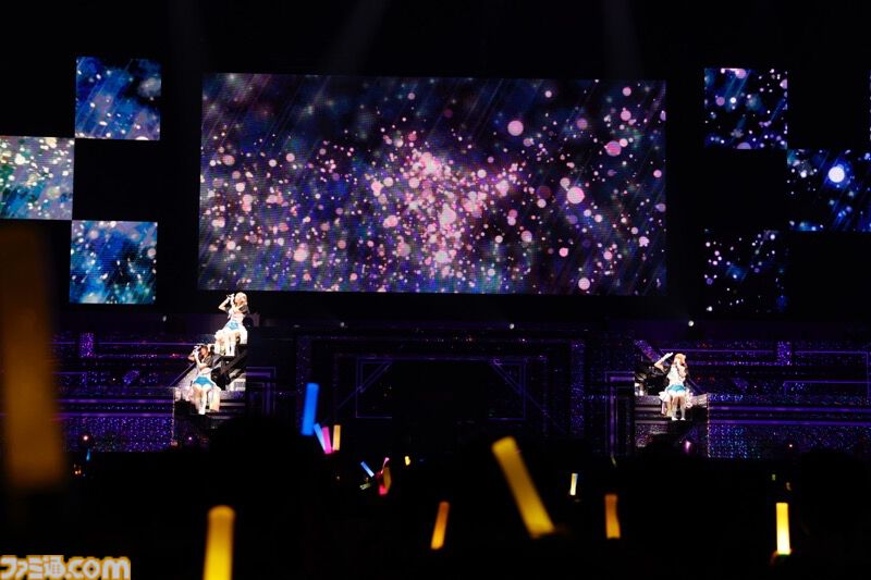 『シャニアニ』2nd seasonライブ“Over the prism”1日目リポート。劇中のハロウィンライブを再現したステージに懐かしの楽曲など、バラエティーに富むハッピーなステージに