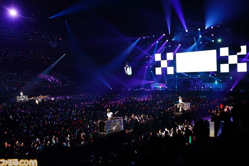 『シャニアニ』2nd seasonライブ“Over the prism”1日目リポート。劇中のハロウィンライブを再現したステージに懐かしの楽曲など、バラエティーに富むハッピーなステージに