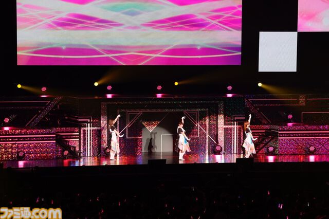 『シャニアニ』2nd seasonライブ“Over the prism”1日目リポート。劇中のハロウィンライブを再現したステージに懐かしの楽曲など、バラエティーに富むハッピーなステージに