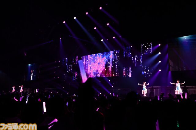 『シャニアニ』2nd seasonライブ“Over the prism”1日目リポート。劇中のハロウィンライブを再現したステージに懐かしの楽曲など、バラエティーに富むハッピーなステージに