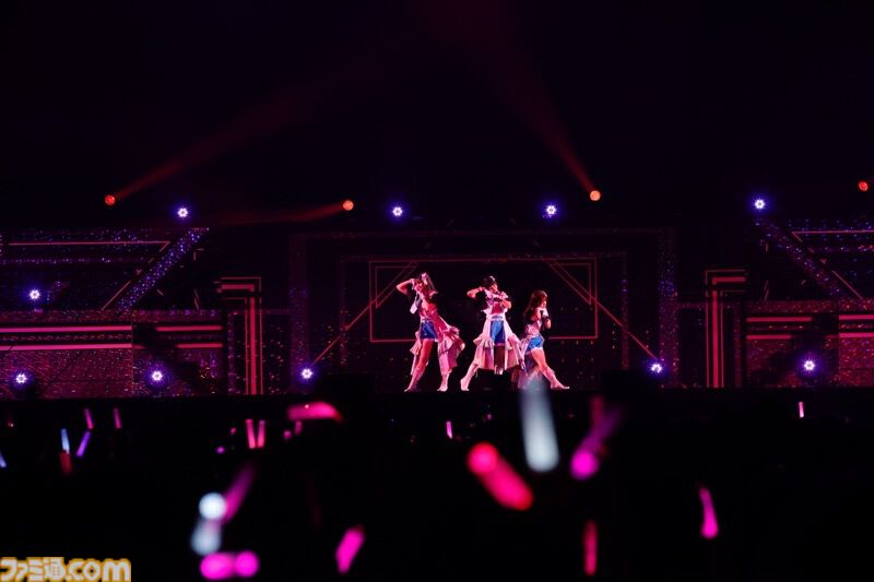 『シャニアニ』2nd seasonライブ“Over the prism”1日目リポート。劇中のハロウィンライブを再現したステージに懐かしの楽曲など、バラエティーに富むハッピーなステージに
