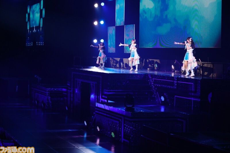 『シャニアニ』2nd seasonライブ“Over the prism”1日目リポート。劇中のハロウィンライブを再現したステージに懐かしの楽曲など、バラエティーに富むハッピーなステージに