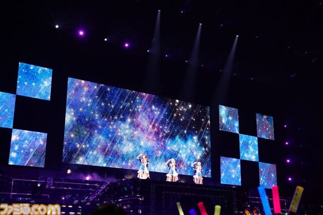 『シャニアニ』2nd seasonライブ“Over the prism”1日目リポート。劇中のハロウィンライブを再現したステージに懐かしの楽曲など、バラエティーに富むハッピーなステージに