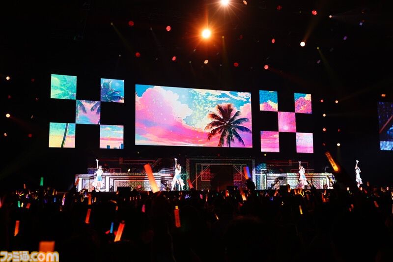 『シャニアニ』2nd seasonライブ“Over the prism”1日目リポート。劇中のハロウィンライブを再現したステージに懐かしの楽曲など、バラエティーに富むハッピーなステージに