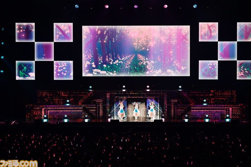 『シャニアニ』2nd seasonライブ“Over the prism”1日目リポート。劇中のハロウィンライブを再現したステージに懐かしの楽曲など、バラエティーに富むハッピーなステージに