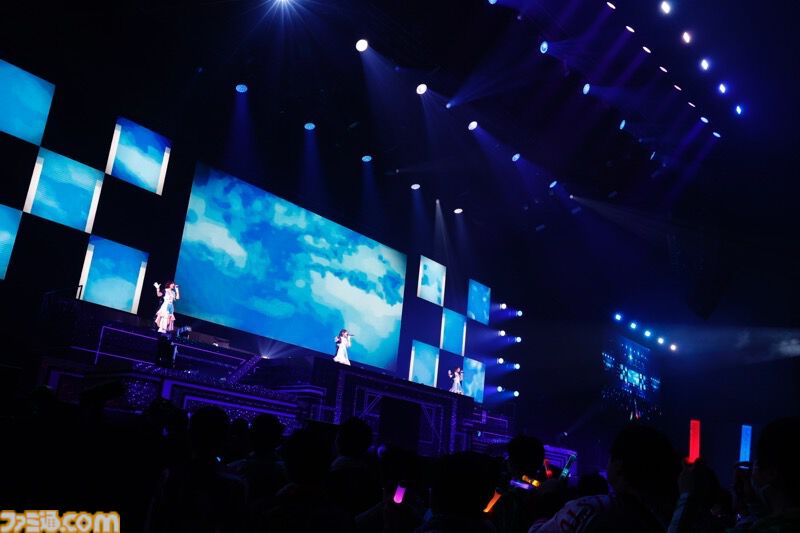 『シャニアニ』2nd seasonライブ“Over the prism”2日目リポート。『さあ舞い上がれ』、『橙より未来』、『ねぇ、ねぇ、ねぇ』などアニメの思い出を堪能できるドラマティックなステージに