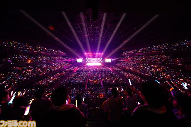 『シャニアニ』2nd seasonライブ“Over the prism”2日目リポート。『さあ舞い上がれ』、『橙より未来』、『ねぇ、ねぇ、ねぇ』などアニメの思い出を堪能できるドラマティックなステージに