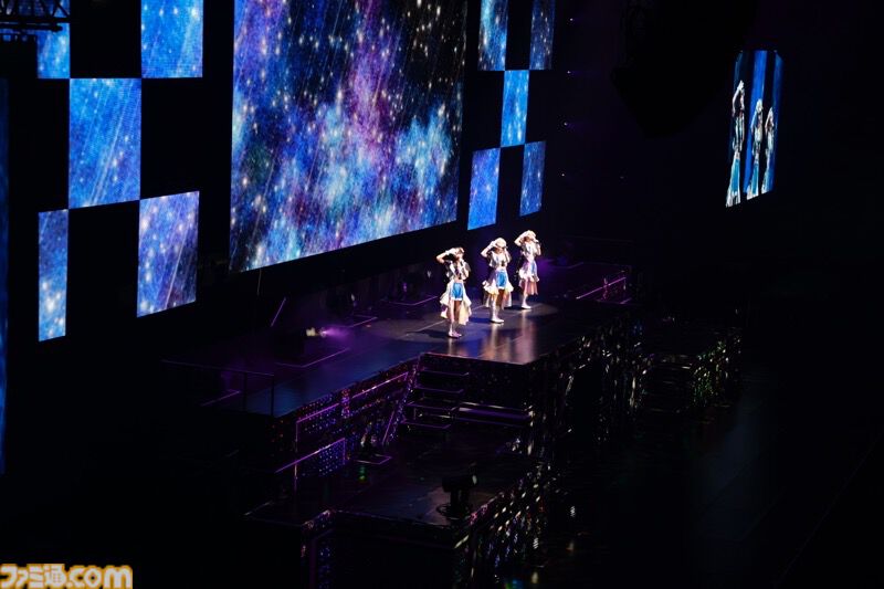 『シャニアニ』2nd seasonライブ“Over the prism”2日目リポート。『さあ舞い上がれ』、『橙より未来』、『ねぇ、ねぇ、ねぇ』などアニメの思い出を堪能できるドラマティックなステージに