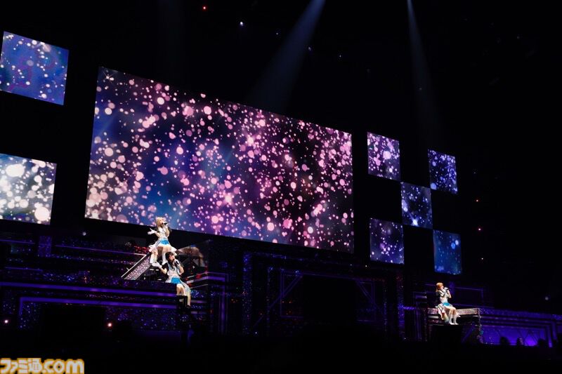 『シャニアニ』2nd seasonライブ“Over the prism”2日目リポート。『さあ舞い上がれ』、『橙より未来』、『ねぇ、ねぇ、ねぇ』などアニメの思い出を堪能できるドラマティックなステージに