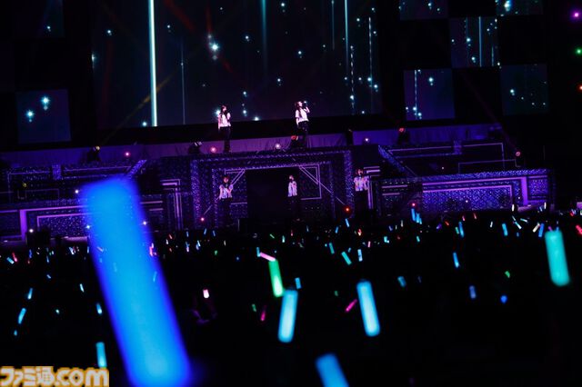 『シャニアニ』2nd seasonライブ“Over the prism”2日目リポート。『さあ舞い上がれ』、『橙より未来』、『ねぇ、ねぇ、ねぇ』などアニメの思い出を堪能できるドラマティックなステージに