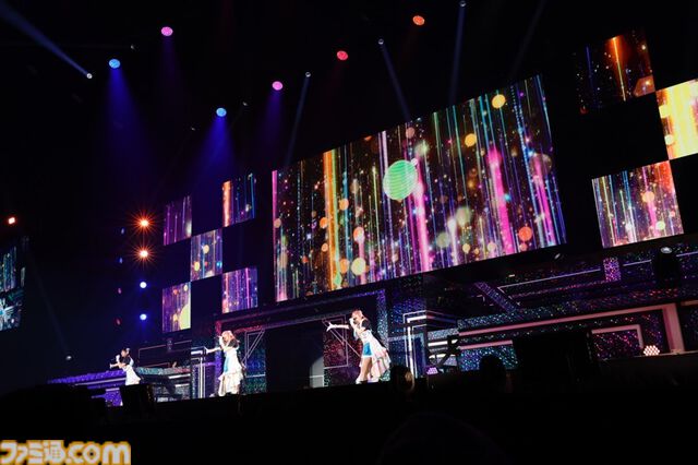 『シャニアニ』2nd seasonライブ“Over the prism”2日目リポート。『さあ舞い上がれ』、『橙より未来』、『ねぇ、ねぇ、ねぇ』などアニメの思い出を堪能できるドラマティックなステージに