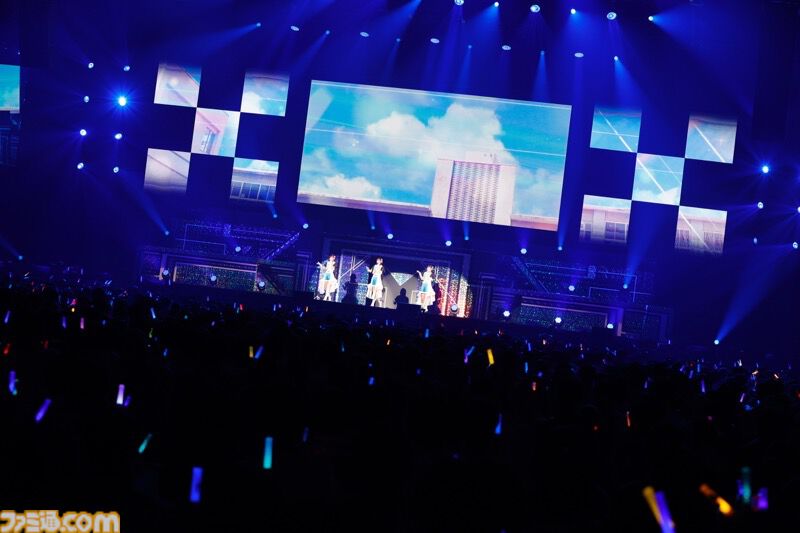 『シャニアニ』2nd seasonライブ“Over the prism”2日目リポート。『さあ舞い上がれ』、『橙より未来』、『ねぇ、ねぇ、ねぇ』などアニメの思い出を堪能できるドラマティックなステージに