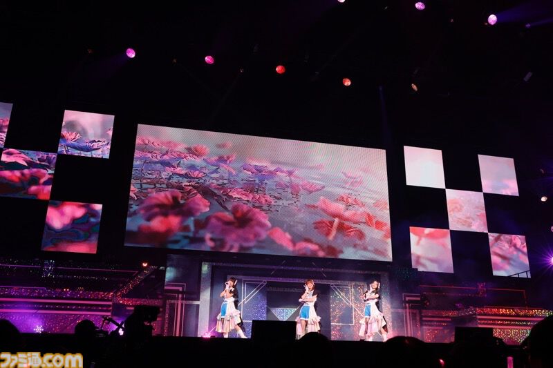 『シャニアニ』2nd seasonライブ“Over the prism”2日目リポート。『さあ舞い上がれ』、『橙より未来』、『ねぇ、ねぇ、ねぇ』などアニメの思い出を堪能できるドラマティックなステージに