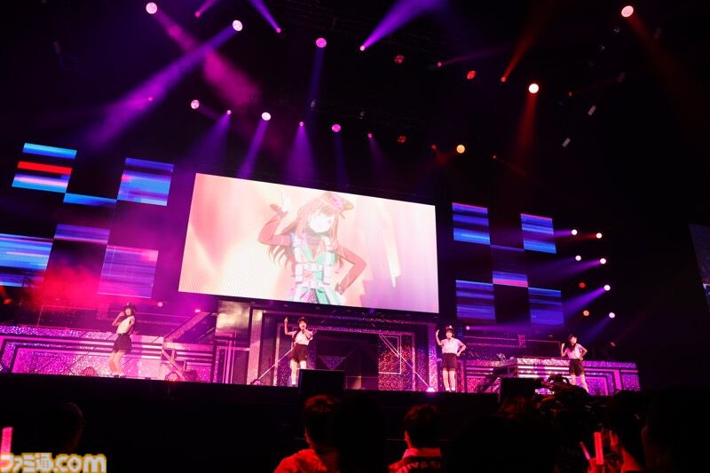 『シャニアニ』2nd seasonライブ“Over the prism”2日目リポート。『さあ舞い上がれ』、『橙より未来』、『ねぇ、ねぇ、ねぇ』などアニメの思い出を堪能できるドラマティックなステージに