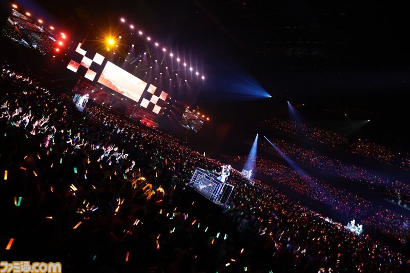 『シャニアニ』2nd seasonライブ“Over the prism”2日目リポート。『さあ舞い上がれ』、『橙より未来』、『ねぇ、ねぇ、ねぇ』などアニメの思い出を堪能できるドラマティックなステージに