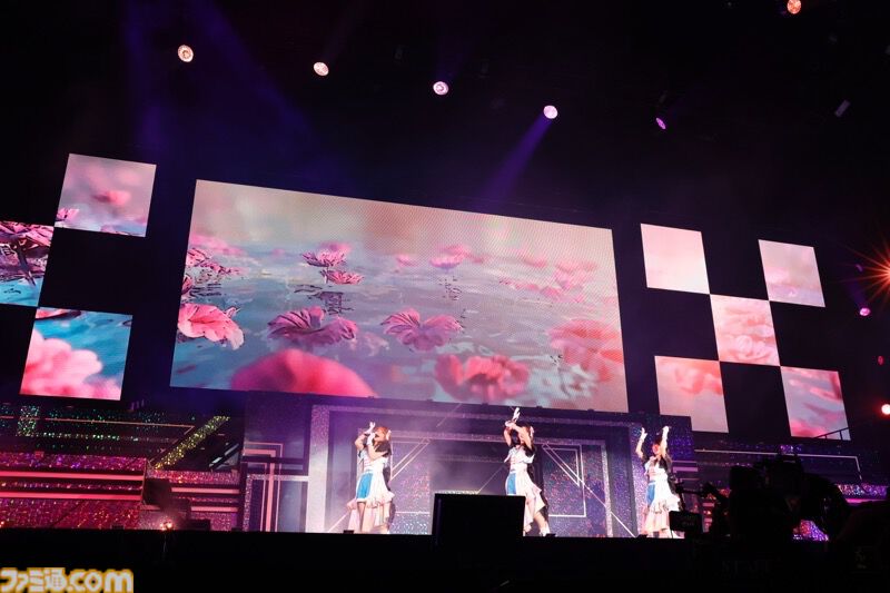 『シャニアニ』2nd seasonライブ“Over the prism”2日目リポート。『さあ舞い上がれ』、『橙より未来』、『ねぇ、ねぇ、ねぇ』などアニメの思い出を堪能できるドラマティックなステージに