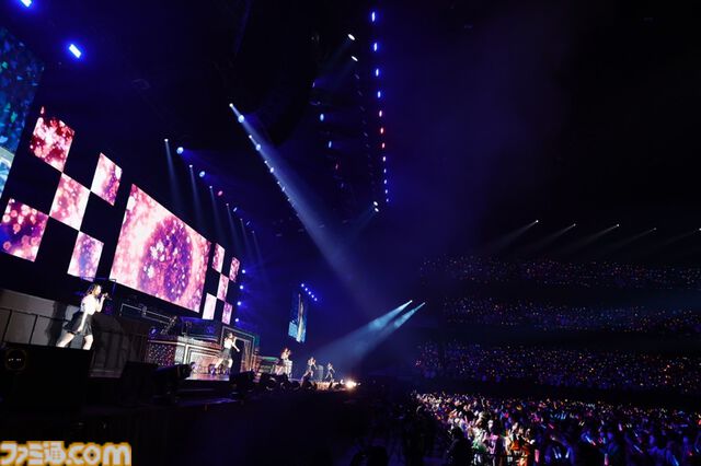 『シャニアニ』2nd seasonライブ“Over the prism”2日目リポート。『さあ舞い上がれ』、『橙より未来』、『ねぇ、ねぇ、ねぇ』などアニメの思い出を堪能できるドラマティックなステージに