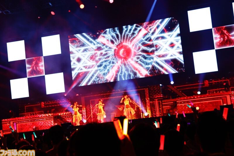 『シャニアニ』2nd seasonライブ“Over the prism”2日目リポート。『さあ舞い上がれ』、『橙より未来』、『ねぇ、ねぇ、ねぇ』などアニメの思い出を堪能できるドラマティックなステージに