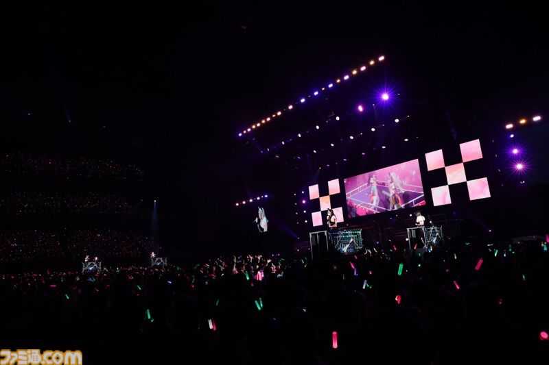 『シャニアニ』2nd seasonライブ“Over the prism”2日目リポート。『さあ舞い上がれ』、『橙より未来』、『ねぇ、ねぇ、ねぇ』などアニメの思い出を堪能できるドラマティックなステージに