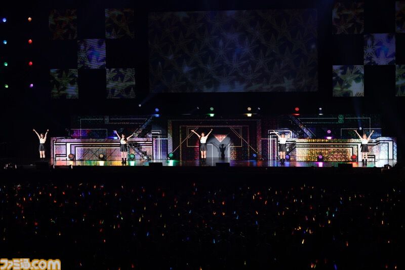 『シャニアニ』2nd seasonライブ“Over the prism”2日目リポート。『さあ舞い上がれ』、『橙より未来』、『ねぇ、ねぇ、ねぇ』などアニメの思い出を堪能できるドラマティックなステージに