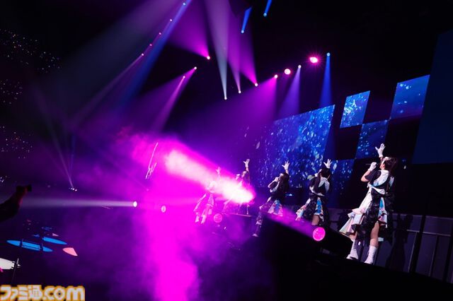 『シャニアニ』2nd seasonライブ“Over the prism”2日目リポート。『さあ舞い上がれ』、『橙より未来』、『ねぇ、ねぇ、ねぇ』などアニメの思い出を堪能できるドラマティックなステージに