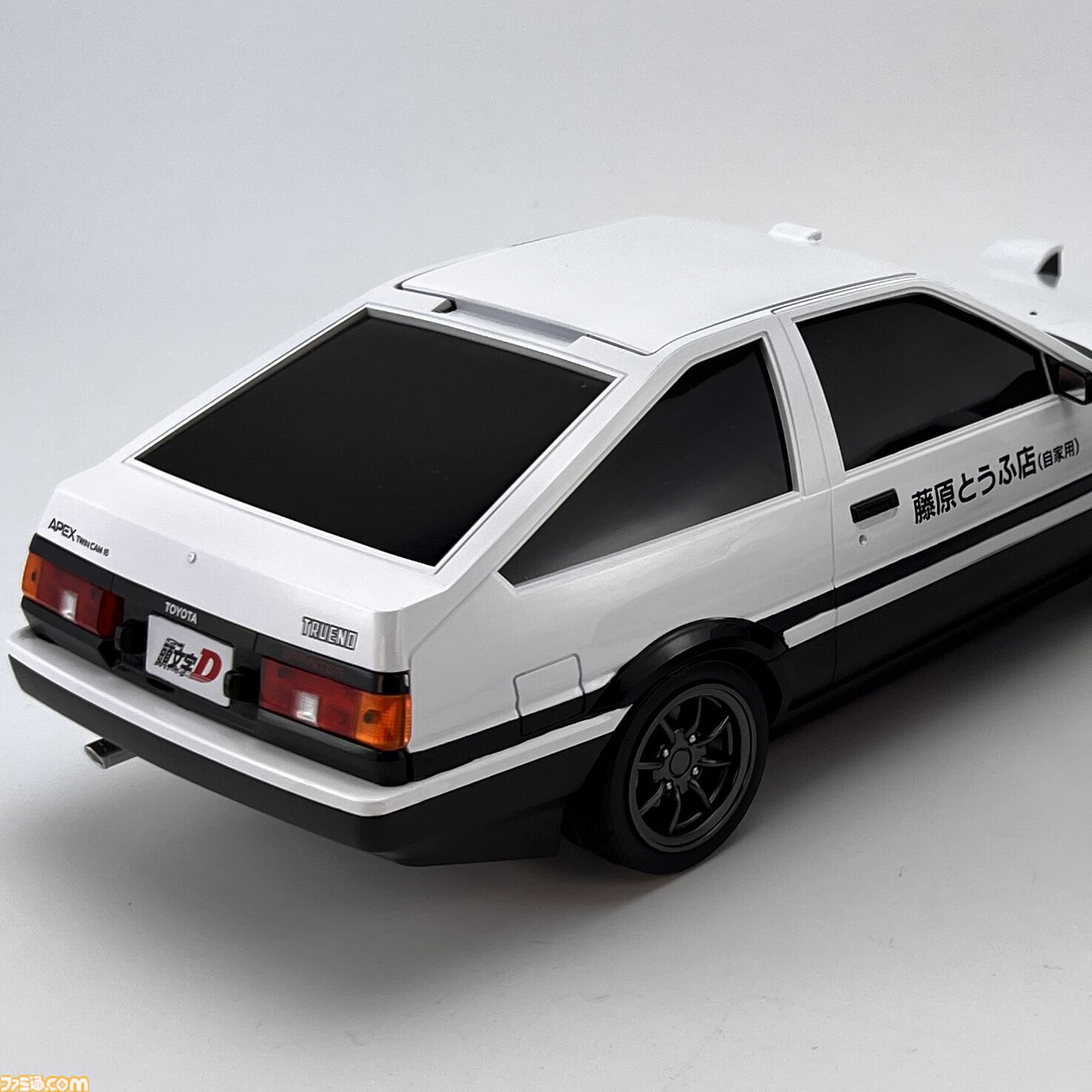 『頭文字D』トヨタ AE86型のウェットティッシュケースが登場。数々の伝説を彩ったあの車両を、こだわりのディテールで忠実に再現