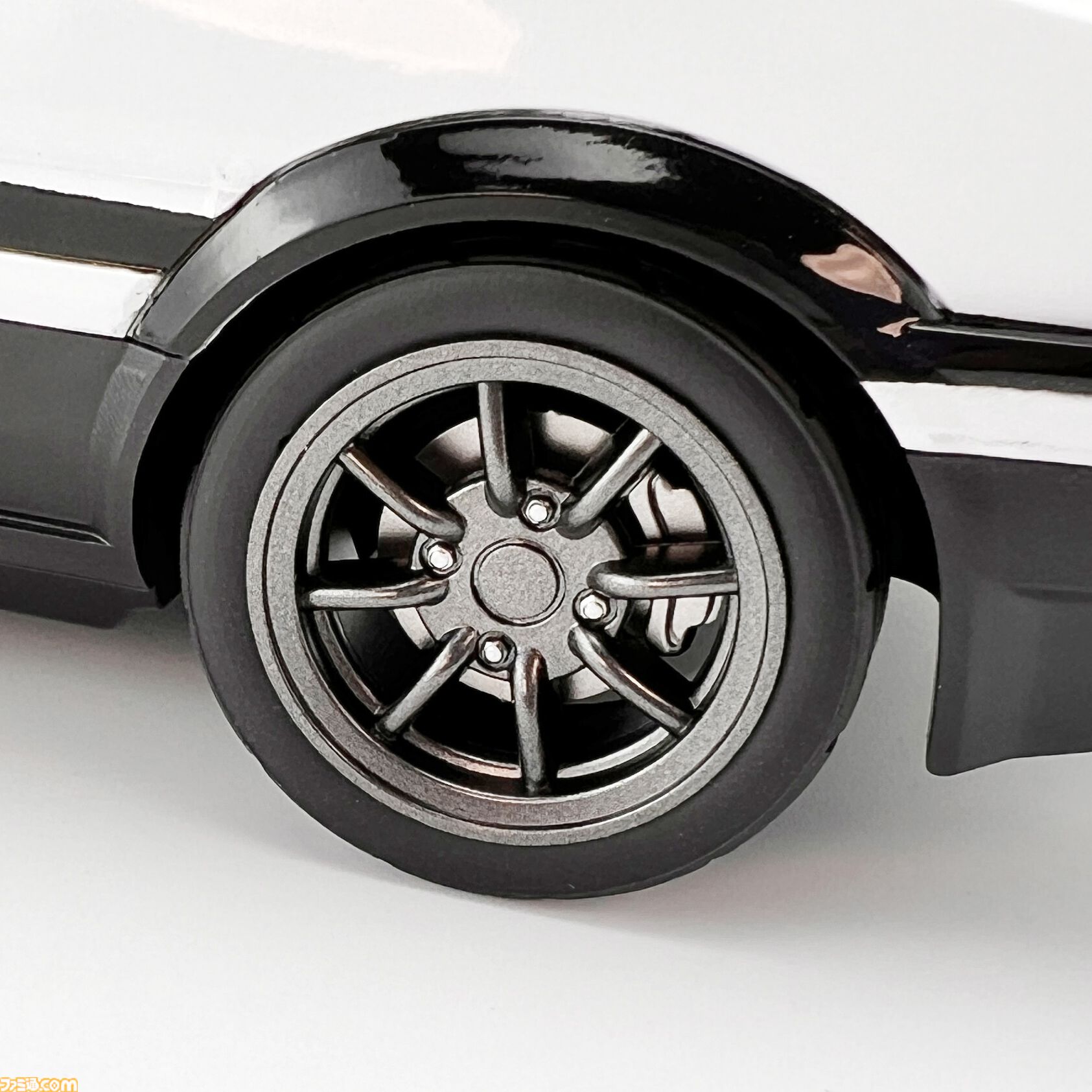 『頭文字D』トヨタ AE86型のウェットティッシュケースが登場。数々の伝説を彩ったあの車両を、こだわりのディテールで忠実に再現