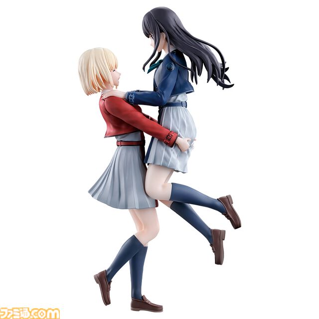 『リコリコ』一番くじ第3弾が本日（3/8）発売。見た目の衝撃がすごい“ホットチョコパフェ”ぬいぐるみや、名シーンが蘇る千束＆たきなのフィギュアが当たる