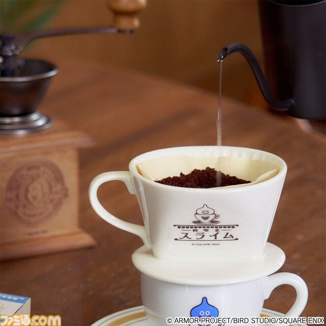 『ドラクエ』スライムのカップ＆ソーサーやコーヒーミルなどのカフェアイテムが6月28日に発売。テーマはスライムの“純喫茶”