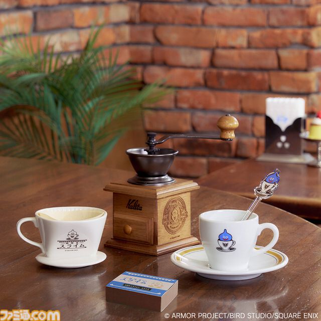 『ドラクエ』スライムのカップ＆ソーサーやコーヒーミルなどのカフェアイテムが6月28日に発売。テーマはスライムの“純喫茶”