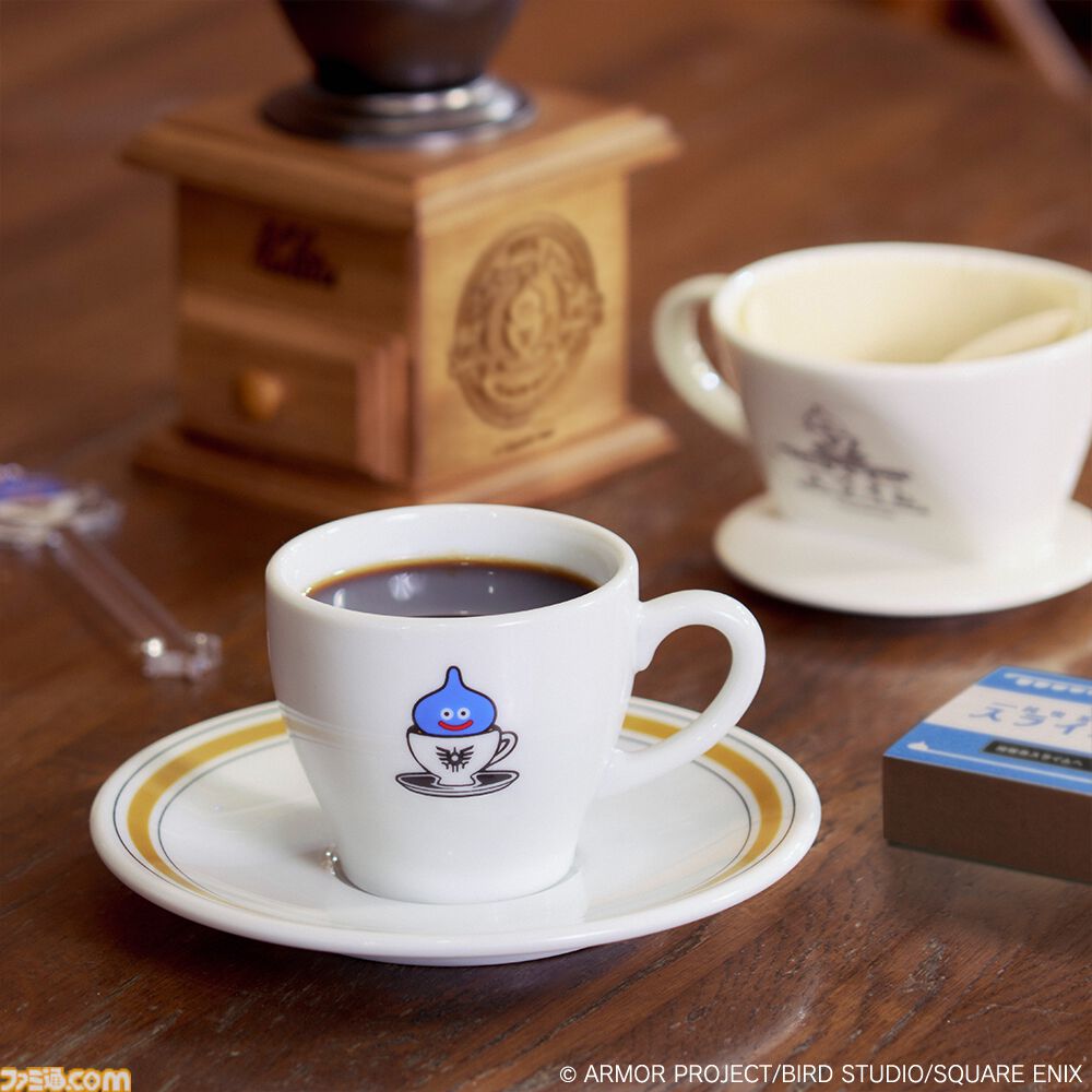 ドラクエ』スライムのカップ&ソーサーやコーヒーミルなどの ドラクエ』スライムのカップ&ソーサーやコーヒーミルなどの