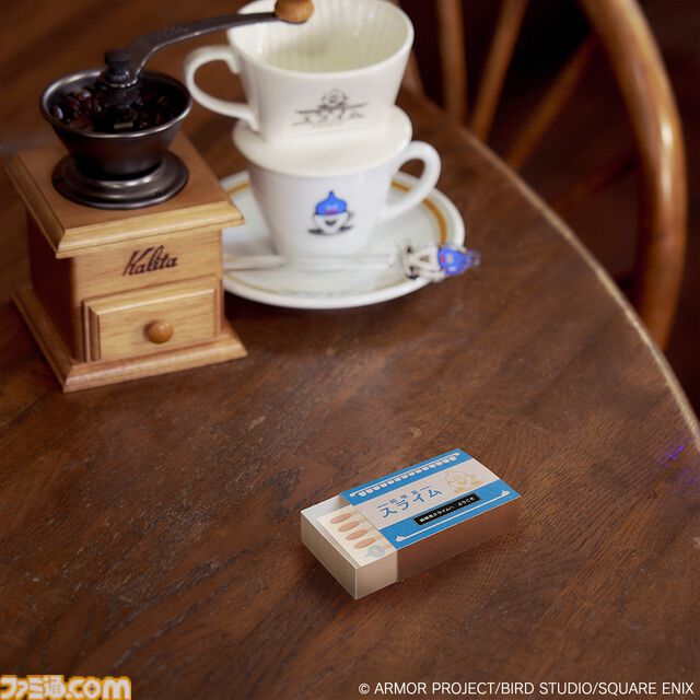 『ドラクエ』スライムのカップ＆ソーサーやコーヒーミルなどのカフェアイテムが6月28日に発売。テーマはスライムの“純喫茶”