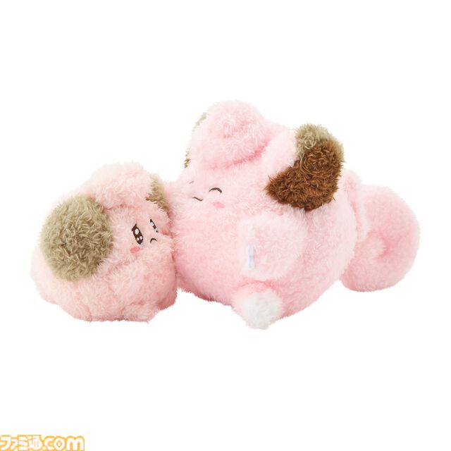 『ポケモン』涙目のピィがピッピにぶるぶる近づいてギュッ！ 進化前・後のポケモンがハグするぬいぐるみが癒やされる。3月15日にポケセンで発売