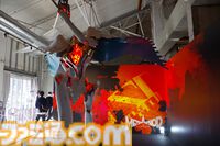『メタファー』初の展覧会は350点以上の設定資料やリアル“候補者の張り紙”、鎧戦車の作戦室の再現など盛りだくさん。クリエイター陣のコメントは熟読したくなる