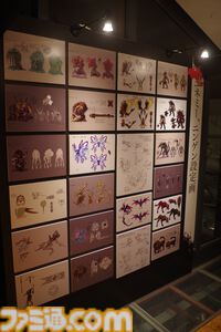 『メタファー』初の展覧会は350点以上の設定資料やリアル“候補者の張り紙”、鎧戦車の作戦室の再現など盛りだくさん。クリエイター陣のコメントは熟読したくなる