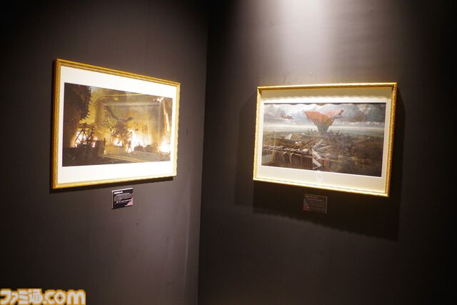 『メタファー』初の展覧会は350点以上の設定資料やリアル“候補者の張り紙”、鎧戦車の作戦室の再現など盛りだくさん。クリエイター陣のコメントは熟読したくなる