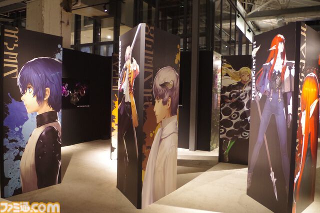 『メタファー』初の展覧会は350点以上の設定資料やリアル“候補者の張り紙”、鎧戦車の作戦室の再現など盛りだくさん。クリエイター陣のコメントは熟読したくなる